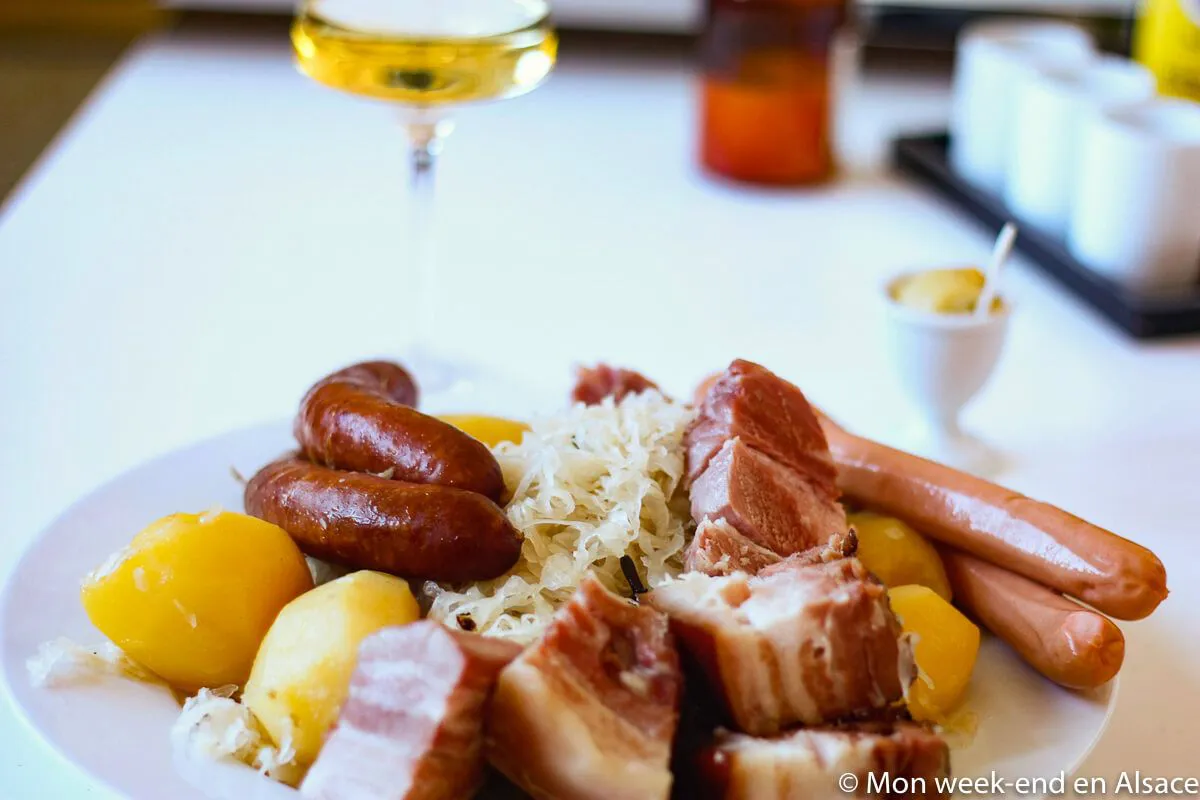 recette de la choucroute garnie alsacienne le plat traditionnel par excellence mon week end en alsace